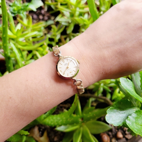 Vintage Smiths Empire 7 Jewels Gold Stretch Watch - Picture 2 of 7